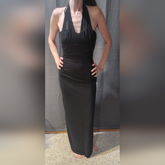 Elegant Black Halter Dress - Picture 1 of 11